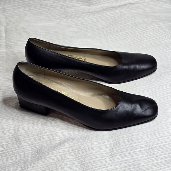 Salvatore Ferragamo Women's Classic Black Heels - Picture 3 of 5